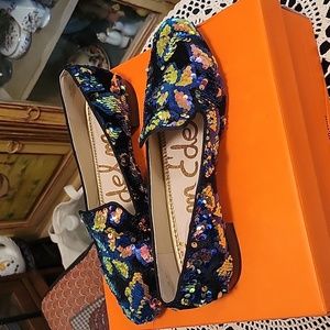 Beautiful sequin flats perfect for the holidays